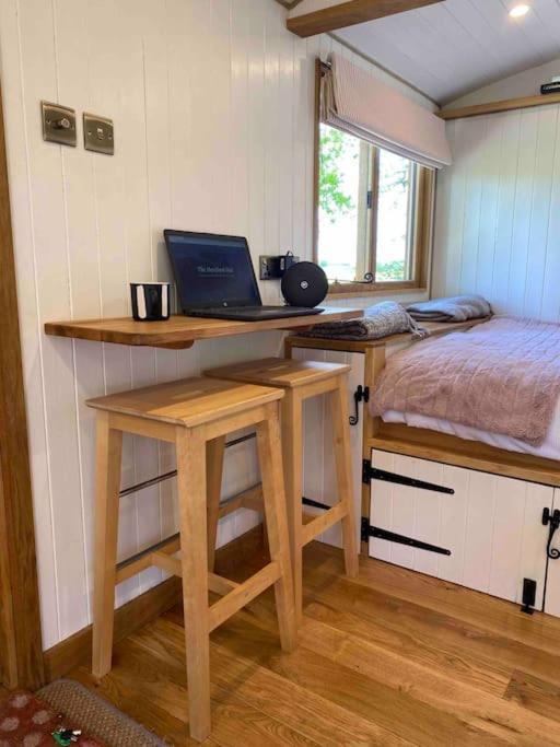 The Hereford Hut, Charming 1 Bedroom Shepherds Hut Callow Bagian luar foto